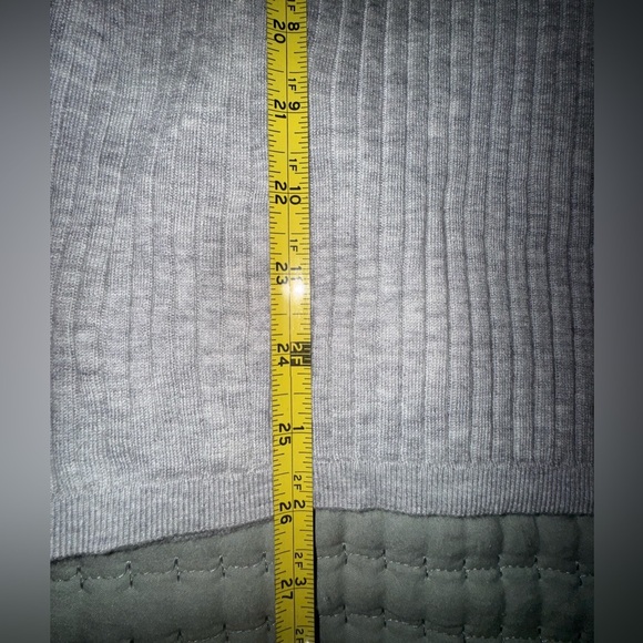 Vince Ribbed Turtleneck Long Sleeve Top – Heather Gray. Size Medium - Picture 6 of 14
